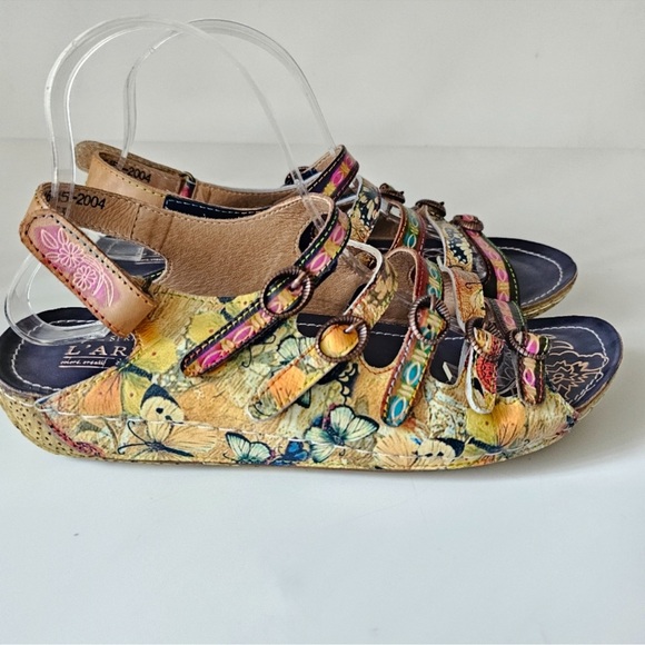 L’Artiste Shoes - L'Artiste Taffyta Genuine Leather Strappy
Buckle Wedge Sandals